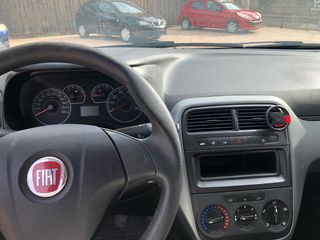 Fiat Grande Punto 2012-thumb-4