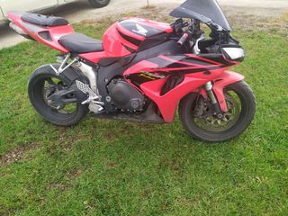 Honda CBR 1000RR 2005-thumb-1