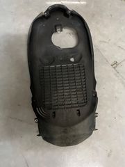 Piaggio Beverly 300 LED 11+  Ποδιά Πλαστικό Γρίλια Καπάκι Ψυγειού 