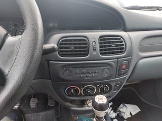 Renault Megane 2002-thumb-8