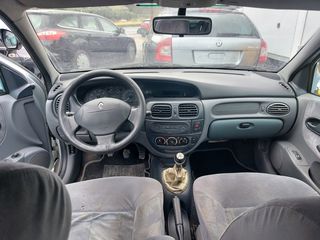 Renault Megane 2002-thumb-15