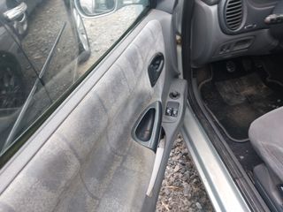Renault Megane 2002-thumb-16