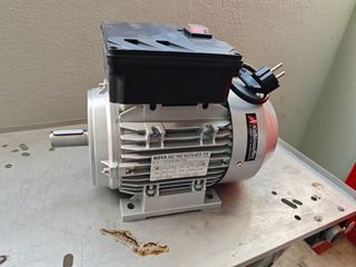 ΜΟΤΕΡ 3Hp 220v 2800στροφες ΔΙΠΛΟΥ ΠΥΚΝΩΤΗ  ΚΑΤΑΛΛΗΛΟ ΓΙΑ ΚΟΜΦΛΕΡ ΒΑΡ.ΤΥΠΟΥ ΚΛΑΣΗ ΙΕ2