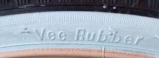 Ελαστικά 28x1-1/2 Vee Rubber ασπρόμαυρα-thumb-2