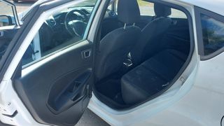 Ford Fiesta 2015-thumb-6