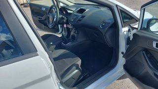 Ford Fiesta 2015-thumb-7