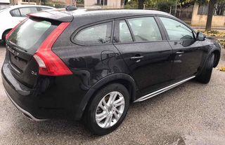 Volvo V60 Cross Country 2018 Momentum-thumb-2