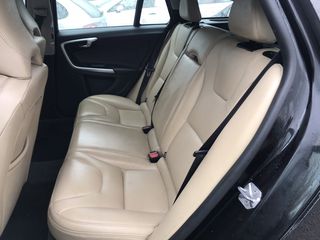 Volvo V60 Cross Country 2018 Momentum-thumb-4