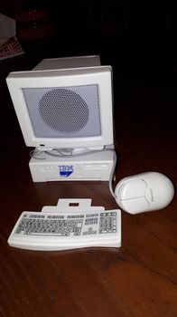 Ραδιοφωνάκι σε Σχήμα Vintage PC