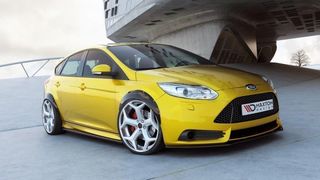 Προεκτάσεις φτερών Maxton Design Ford Focus ST Mk3 μαύρο σαγρέ - (FO-FO-3-ST-FE1T)