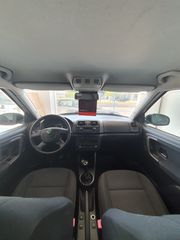 Skoda Fabia 2012-thumb-5