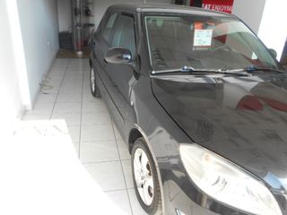 Skoda Fabia 2012-thumb-1