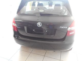 Skoda Fabia 2012-thumb-10