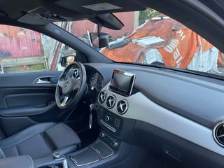 Mercedes-Benz B 180 2017 d-thumb-6
