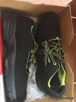 παπούτσια εργασίας S3 ΜΑΡΚΑΣ LEMAITRE αγορασμένα από το μαγαζί STOP στον Πειραιά. Δεν έχουν φορεθεί ποτε,,