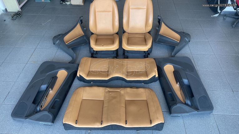 Δερμάτινο σαλόνι, καθίσματα και ταπετσαριές εμπρός και πίσω από Ford Focus II CC (cabrio) 2005-2011. Τα εμπρός είναι θερμαινόμενα