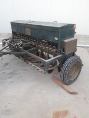 Tractor seeding machinery '02