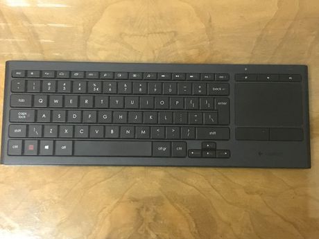 Logitech K830 Illuminated,TouchPad