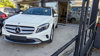 Mercedes-Benz GLA 200 2016  Urban 1600cc 7G-DCT Panorama -thumb-1