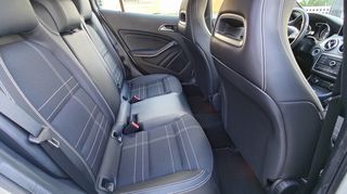 Mercedes-Benz GLA 200 2016  Urban 1600cc 7G-DCT Panorama -thumb-8