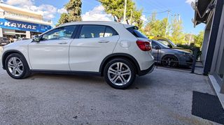 Mercedes-Benz GLA 200 2016  Urban 1600cc 7G-DCT Panorama -thumb-12