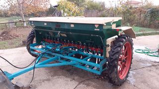 Tractor seeding machinery '18