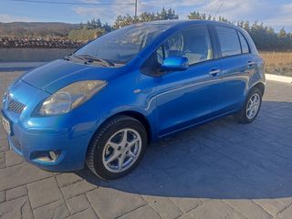 Toyota Yaris 2011-thumb-1