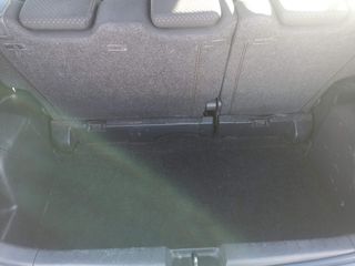 Toyota Yaris 2011-thumb-5