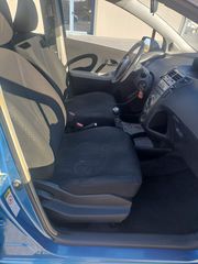 Toyota Yaris 2011-thumb-7