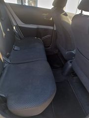 Toyota Yaris 2011-thumb-8