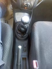 Toyota Yaris 2011-thumb-10