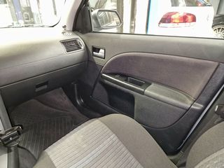 Ford Mondeo 2001-thumb-17