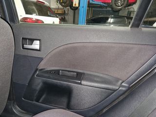 Ford Mondeo 2001-thumb-25