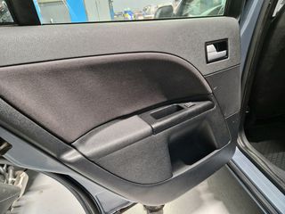 Ford Mondeo 2001-thumb-27