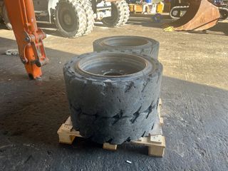 Λάστιχα Bobcat 2020 31x10-20 (10x16.5) Solid Tires-thumb-4