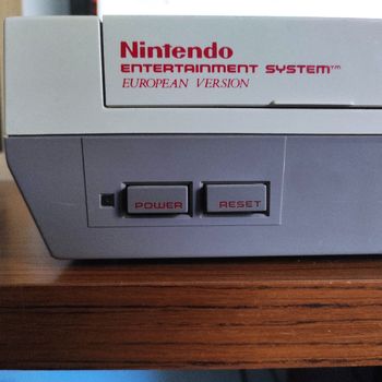 ORIGINAL 1985 Nintendo Entertainment System(NES) EU Version