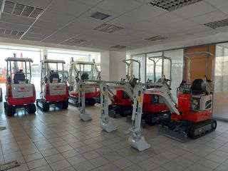 Εκσκαφάκι (διαβολάκι) Takeuchi 2026 TB210R-thumb-1