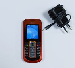 NOKIA 2600c-2 ΣΕ ΑΡΙΣΤΗ ΚΑΤΑΣΤΑΣΗ ΜΕ ΤΟΝ ΦΟΡΤΙΣΤΗ ΤΟΥ ΤΙΜΗ 25 ΕΥΡΩ