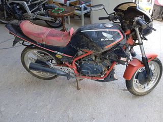 Honda VT250F-thumb-1