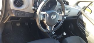 Toyota Yaris 2017-thumb-3