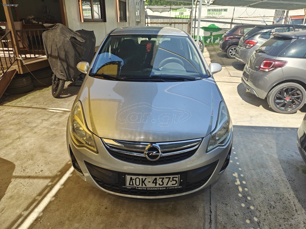 Opel Corsa 2011 FULL EXTRA  85ps 1.2cc