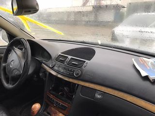 MERCEDES-BENZ (E-CLASS) E220 CDI 2002-thumb-7