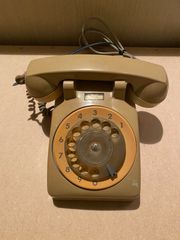 Παλιό τηλέφωνο ελληνικής κατασκευής 