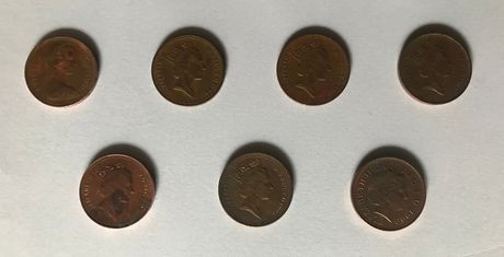 One (1) Penny ELIZABETH II (7 διαφορετικά νομίσματα - διαφορετική χρονιά κοπής) παλαιά νομίσματα