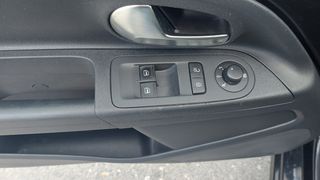 Volkswagen Up 2015-thumb-11