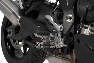 Κωδ.224166 SW-MOTECH σετ μαρσπιέ οδηγού Evolution Ρυθμιζόμενα FRS.08.112.10102 μαύρο-ασημί τηλ.215-215-8211