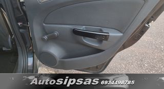 Opel Corsa 2011-thumb-32
