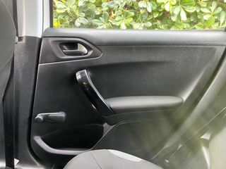 Peugeot 208 2015-thumb-19