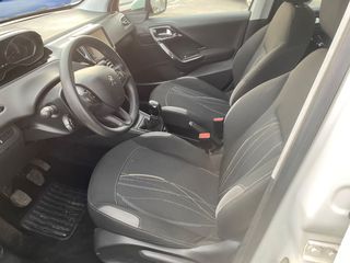 Peugeot 208 2015-thumb-10