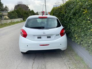 Peugeot 208 2015-thumb-4